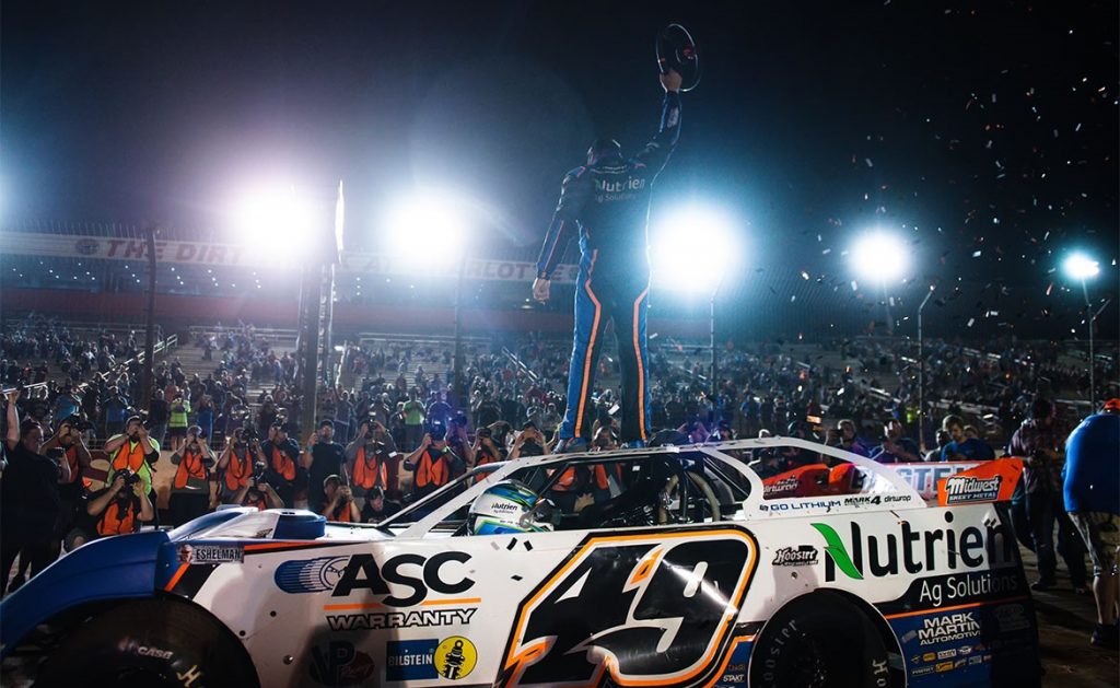 Jonathan Davenport Wins World of Outlaws World Finals Finale